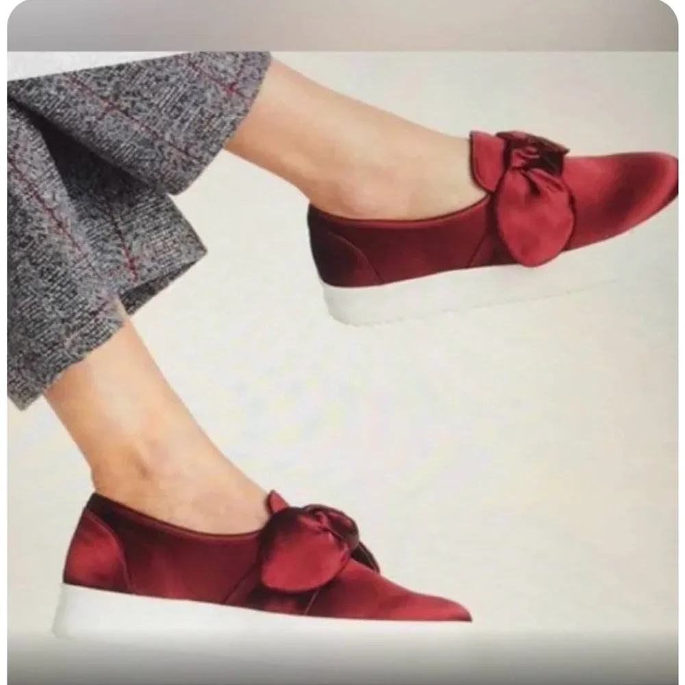Rebecca Minkoff NWOB 6.5 burgundy STACEY satin bow platform sneakers